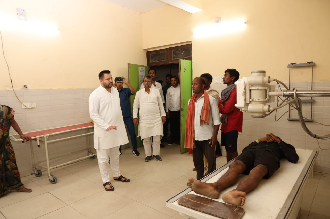 तेजस्वी यादव देर रात पहुंचे SKMCH, अस्पताल में मचा हड़कंप- Tejashwi Yadav reached SKMCH late night, there was a stir in the hospital
