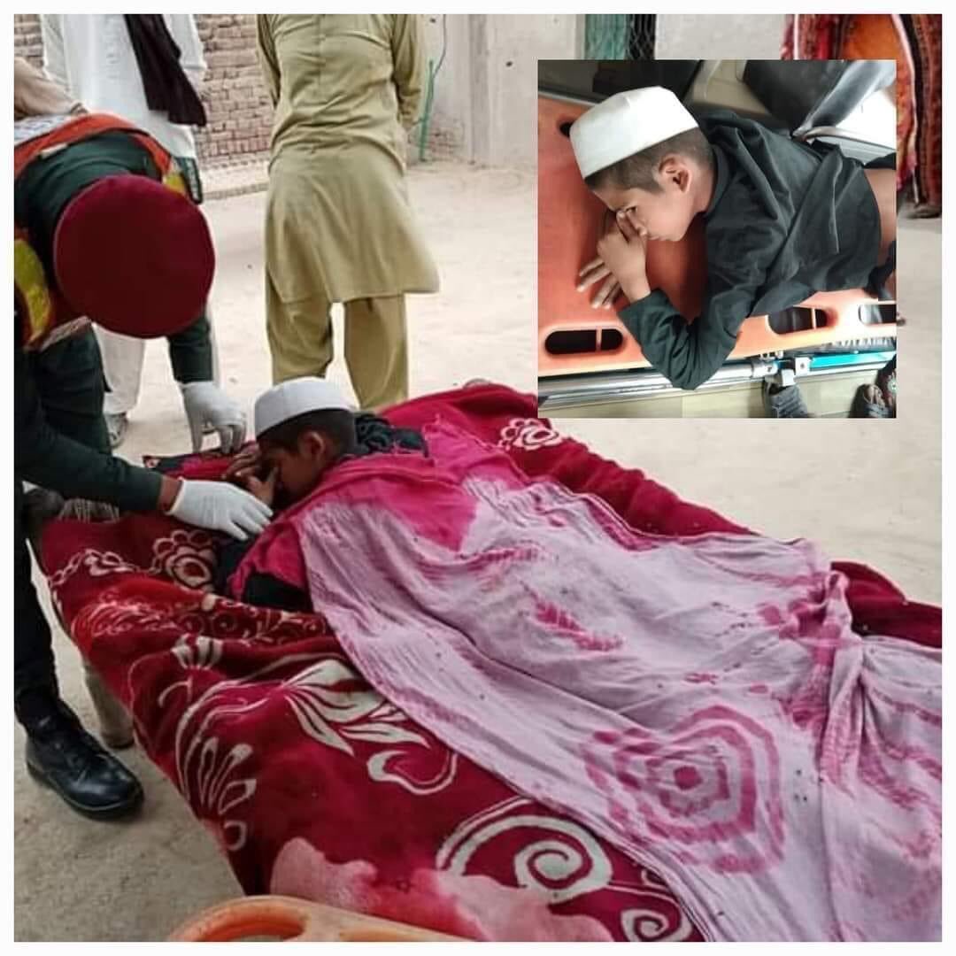 MuhammaddNawaz's tweet photo. خانیوال میں مدرسے میں 9 سال کے بچے سے جنسی زیادتی۔ 
زیادتی مدرسے کے طالب علموں اور قاری نے مل کر کی
زیادتی رات کو گروپ بنا کر کی گئی
بعدازاں دن کو 11 بجے قاری بچے کو خود گھر چھوڑ کر گیا اور بچے سے کہا کہ کسی کو بتانا نہیں
مسلسل درد اور بے چینی کے بعد طعبی معائنہ سے زیادتی کے شواہد ملے ۔
بچہ عزیز آباد بستی خانیوال کا رہائشی ہے۔
باپ مجرم ہے جس نے اس معصوم کو ان جانوروں کے حوالے کیا 😢😢