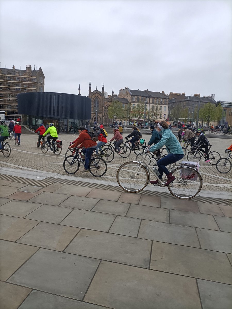 fitfifertrainin's tweet photo. #CriticalMass #edinburgh #drivelessridemore #SaturdayMotivation https://t.co/kkN4Z3gLKg