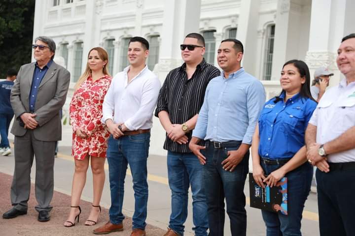 kaleffbonilla's tweet photo. Agradezco la invitación por parte del IMJ al #NewGenerationFest, evento conmemorativo para cerrar el mes de la creatividad e innovación, donde se realizó una feria de emprendedores con jóvenes de los 6 distritos de San Salvador, un festival de talento, y muchas actividades. https://t.co/uzwxJKOfW1