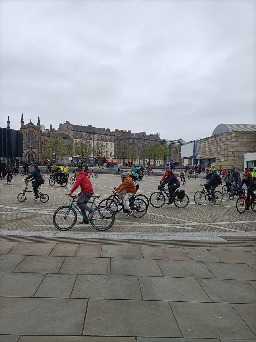 fitfifertrainin's tweet photo. #CriticalMass #edinburgh #drivelessridemore #SaturdayMotivation https://t.co/kkN4Z3gLKg