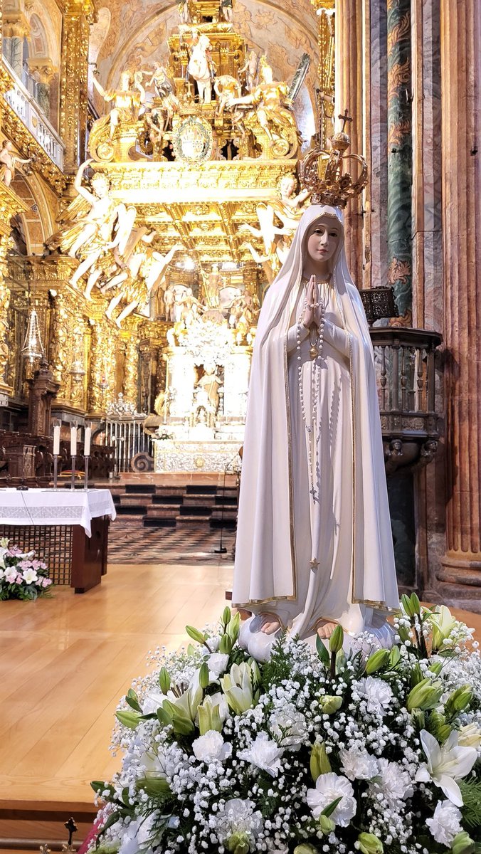 La catedral recibe  a la imagen peregrina de la Virgen de Fátima, con motivo del 50° aniversario de fundación del Apostolado Mundial de Fátima en Santiago de Compostela.