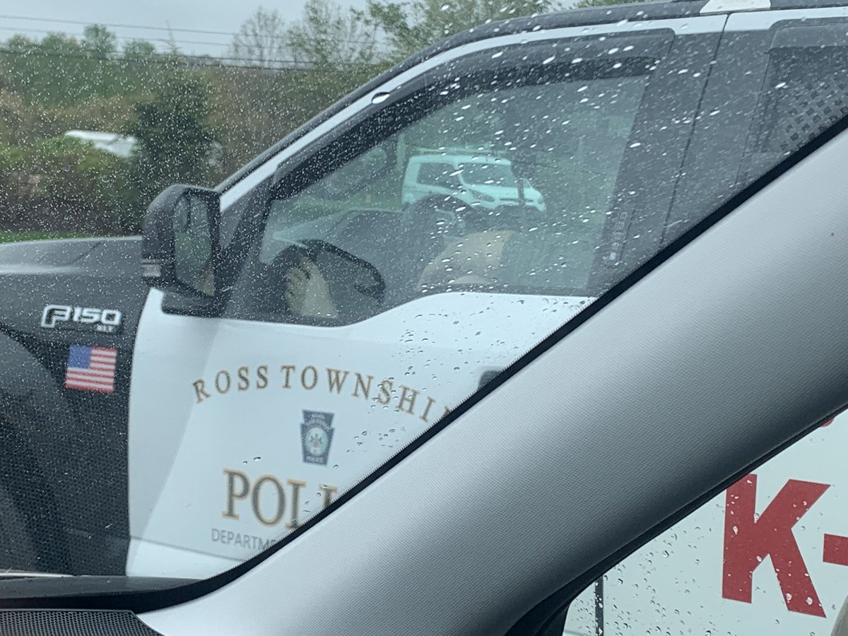 jim15102's tweet photo. Hey @RossPolice is this an acceptable way to drive in Ross Township or only cause he was in Shaler? https://t.co/M7qMvnOBvH