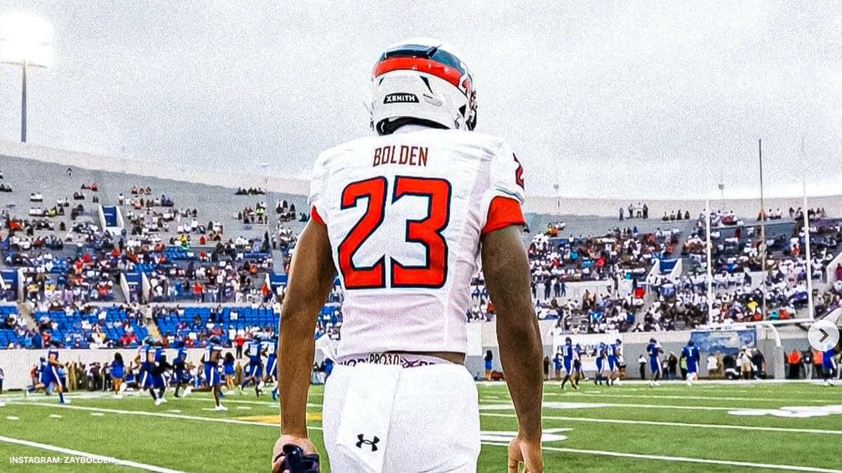 Patriots's tweet photo. Big play Zay.

@isaiahbolden23 | @GoJSUTigersFB https://t.co/I8uz9uUPMT