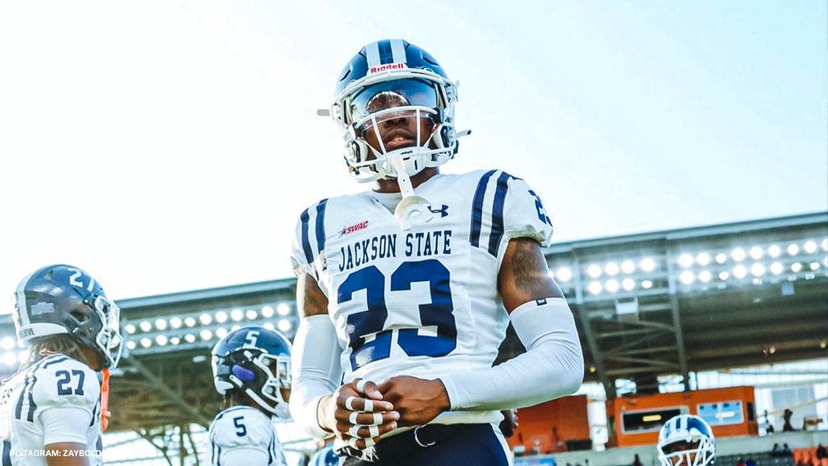 Patriots's tweet photo. Big play Zay.

@isaiahbolden23 | @GoJSUTigersFB https://t.co/I8uz9uUPMT