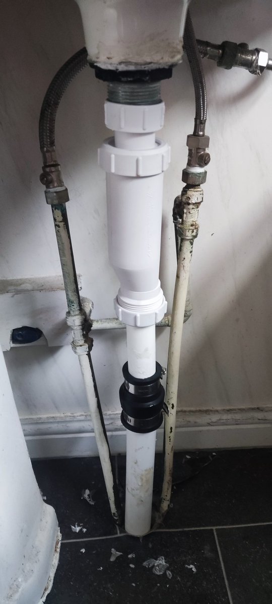 I think I may have sorted my leak after a few attempts.
Who needs professionals!
Now taking bookings for homers, make sure your insured as I certainly not!