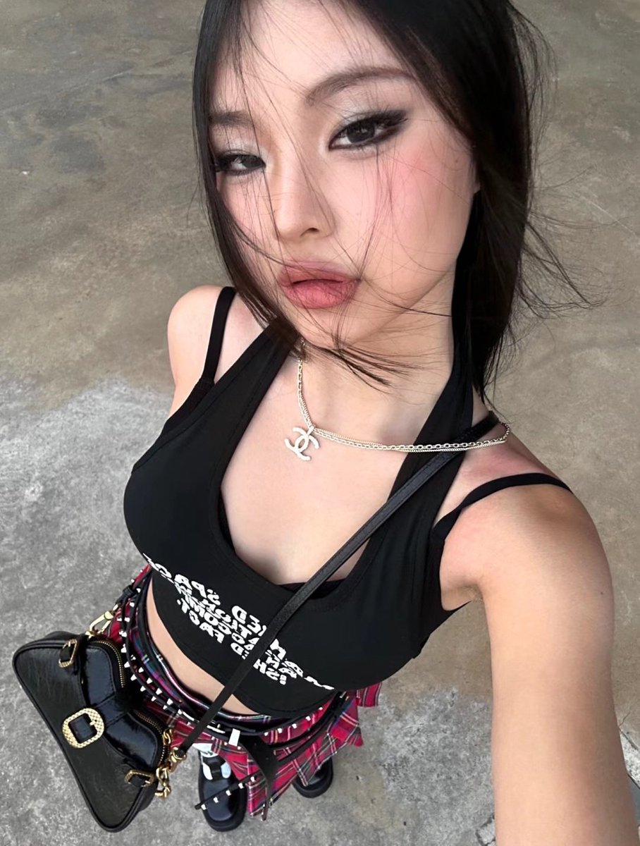 uck_yanmei's tweet photo. ㅤ
ㅤ𝐣𝐮𝐬𝐭 𝐮𝐩𝐝𝐚𝐭𝐞𝐝 @ 𝐲𝐚𝐧𝐦𝐞𝐢 
ㅤ𝟐𝟗𝟎𝟒 – [#𝐮𝐜𝐠𝐫𝐚𝐦] + [#𝐧𝐢𝐠𝐡𝐭𝐦𝐚𝐫𝐞𝐧𝐢𝐠𝐡𝐭]
ㅤtoday is rock day, baby! https://t.co/HmbsZm4w6f