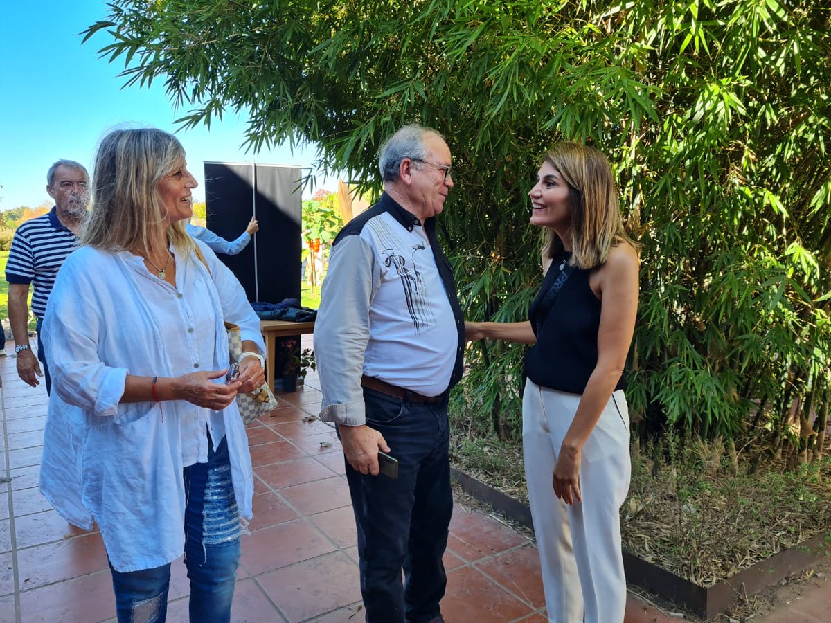GiselaLZamora's tweet photo. Junto a @ZamoraJulio participamos de la jornada a beneficio del @MuseoArteTigre organizada por la AAMAT en la Isla El Descanso. Estaba presente Carlos Frank, artista que donó hace dos años más de 180 obras al MAT, y pudimos disfrutar de música en vivo y más. https://t.co/Lga8eOYjvh