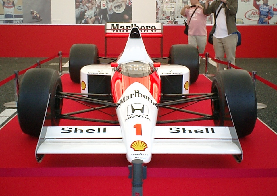 charley_ita's tweet photo. 今年も5月1日が来ました
故アイルトン・セナを偲んで・・・
#AyrtonSenna
#f1jp
#McLaren
#MP4_5 https://t.co/PZpp3lYjtD