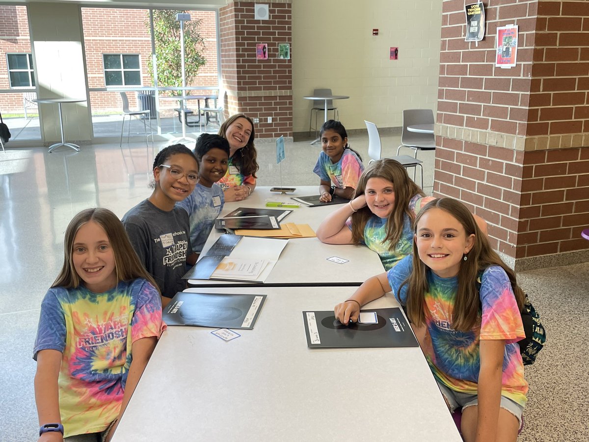 Super proud of the honors chorus students @AFESStars. Their performance was amazing today! A huge THANK YOU to <a href="/Mrs_Sonstroem/">The Green Piano</a> for devoting her weekend to this group of “STARS!”💫🌟