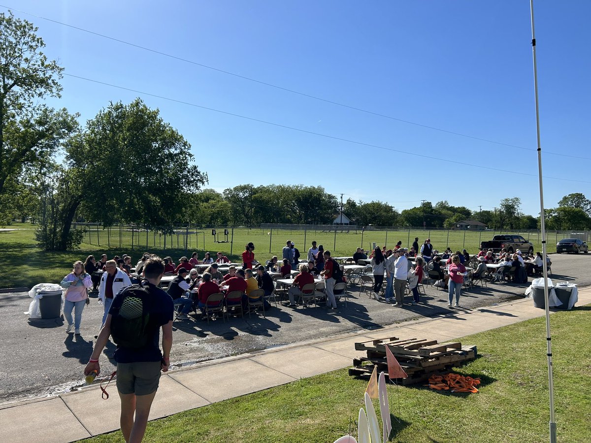 RoosFootball's tweet photo. Capping off spring ball with fellowship with families and some football today! Our men improved greatly this spring and we are already excited for fall camp! #FPE #RSP https://t.co/sSdYTKoV0l