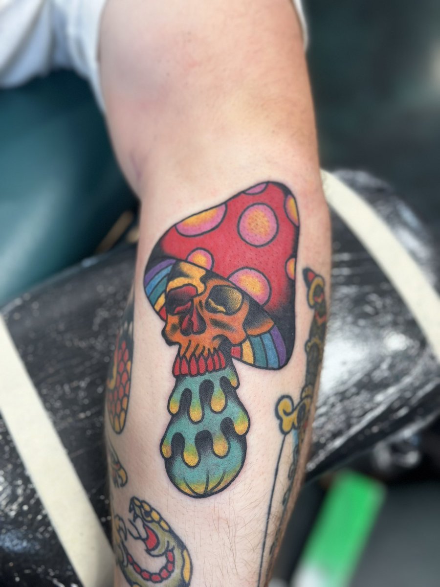 Burgaltron's tweet photo. hi i took walk ins all day and made these https://t.co/fTtKJQjpu9