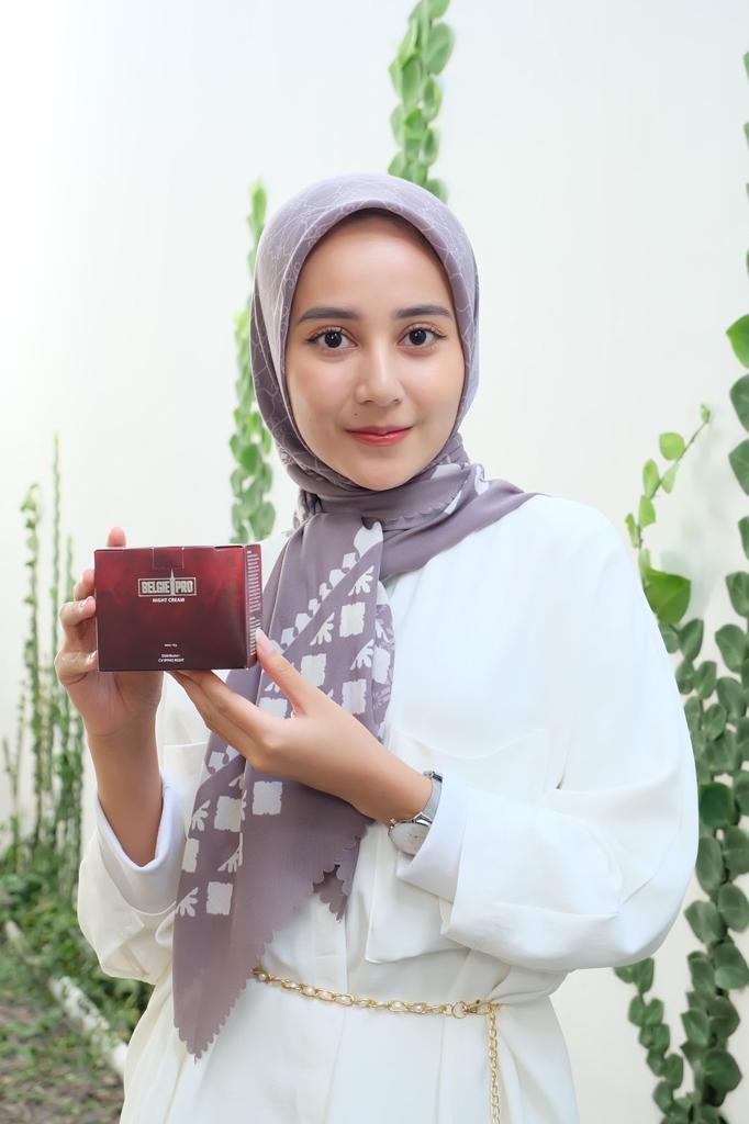 Alhamdulillah telah hadir Day Cream, pelengkap rangkaian skincare Belgie.
Menyenangkan pasangan & menghargai org lain dgn wajah cerah bersinar, juga bagian dari ibadah
.
#skincarebelgie #glowing #awetmuda #atasijerawat #cegahpenuaan #kulitcerah #samarkangarishalus #bukanprodukmlm