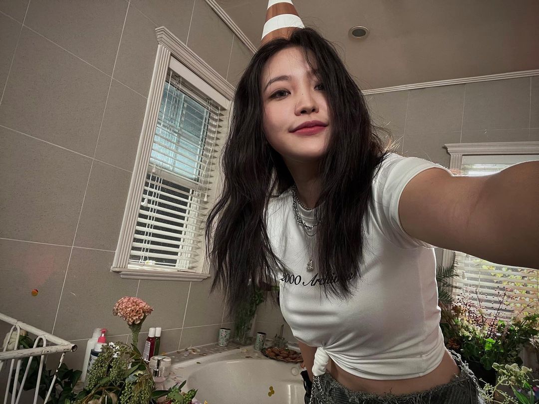 uck_olivia's tweet photo. @ 𝒊𝒍𝒐𝒗𝒆𝒐𝒍𝒊𝒗𝒊𝒂 update on #UCGRAM +
Dos mesmos criadores de Olivia surtando por Louis Tomlinson, vem aí Olivia surtando por Tyler ( ps: fotos de minutos antes de escrever o nome dele nas bochechas #NIGHTMARENIGHT https://t.co/s2Gf1tj5nm