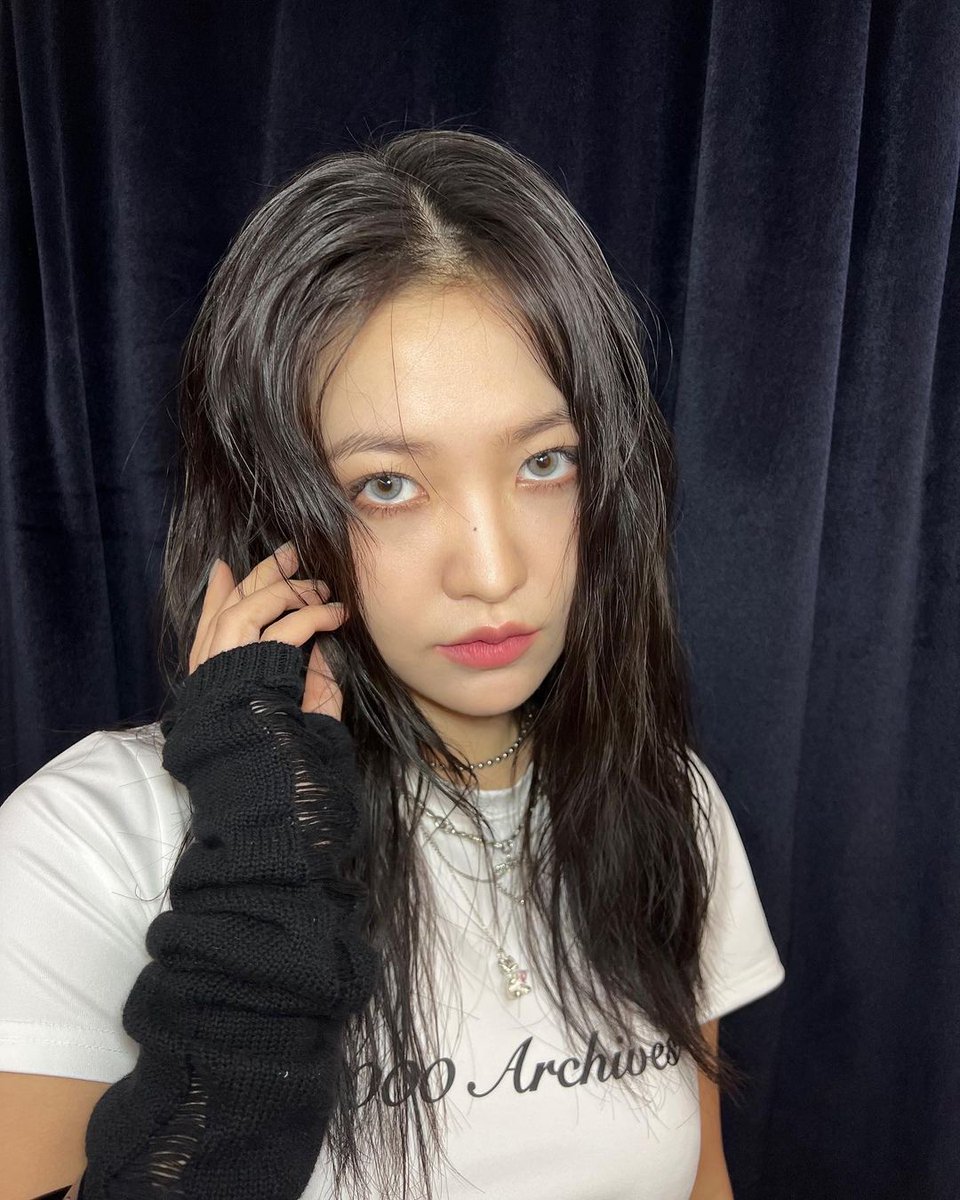 uck_olivia's tweet photo. @ 𝒊𝒍𝒐𝒗𝒆𝒐𝒍𝒊𝒗𝒊𝒂 update on #UCGRAM +
Dos mesmos criadores de Olivia surtando por Louis Tomlinson, vem aí Olivia surtando por Tyler ( ps: fotos de minutos antes de escrever o nome dele nas bochechas #NIGHTMARENIGHT https://t.co/s2Gf1tj5nm