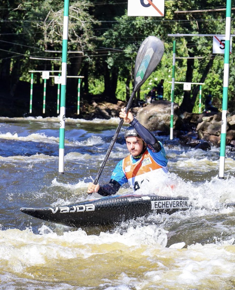 TeamChile_COCH's tweet photo. ¡DALE CAMPEÓN! 🏆🏆

El kayakista Andraz Echeverría 🇨🇱 se coronó campeón continental de slalom en el Panamericano de Três Coroas 🇧🇷.

El logro es inédito en su carrera.

#VamosTeamChile 🇨🇱 https://t.co/Dowij0g23d
