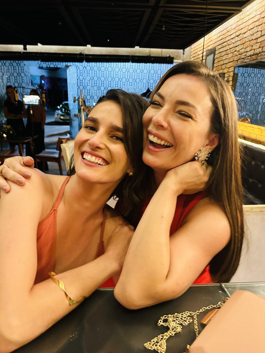 LaraRafaellaPe3's tweet photo. Mais um casal lésbico para eu cadelar demais. #clarena #Limantha #Vamila #VaiNaFé #ÒrfãosDaTerra #MalhaçãoViVaADiferença
BEIJO CLARENA https://t.co/iRMtqhaq7X
