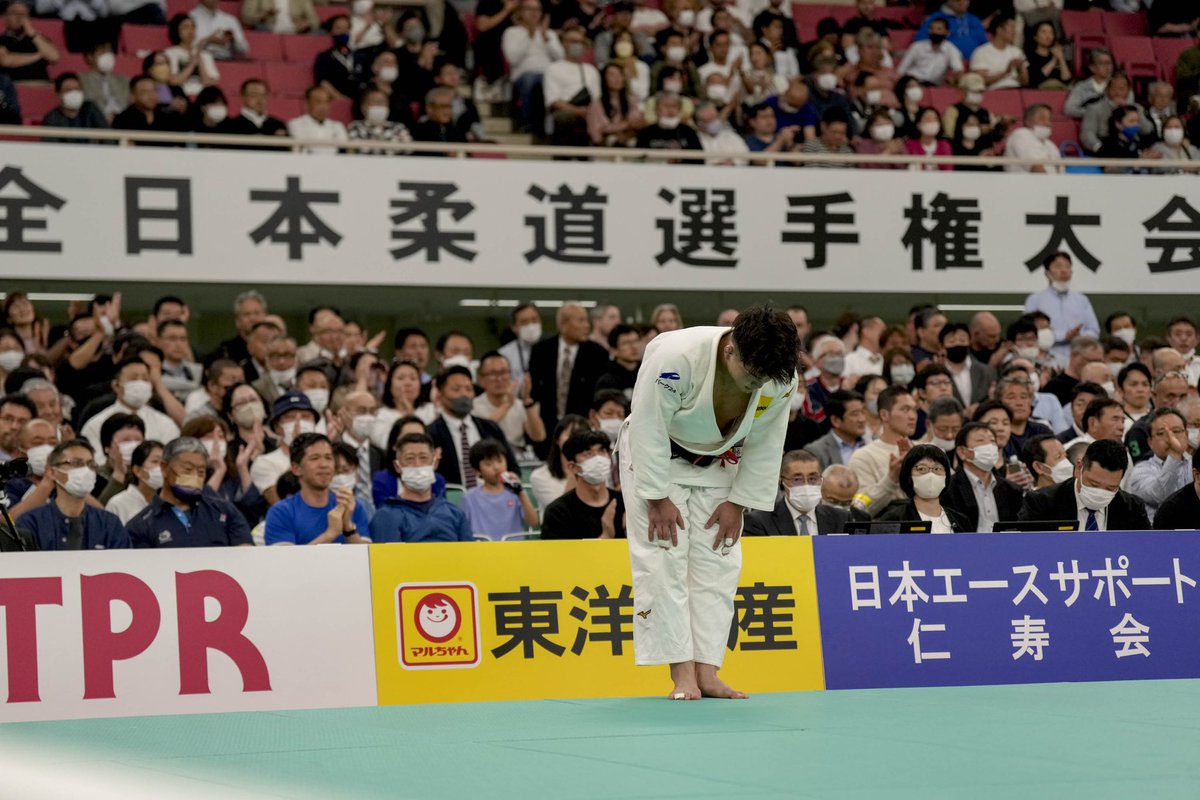 Goki_Tajima's tweet photo. ちょっと頑張ったから、両親を全日本選手権の畳に上がって貰えました。笑
会場の皆様の温かい拍手、とても力になりました、ありがとうございました。
また、挑戦します。
#PARK２４
#kazuyukiogawa https://t.co/RXtu5qapjz