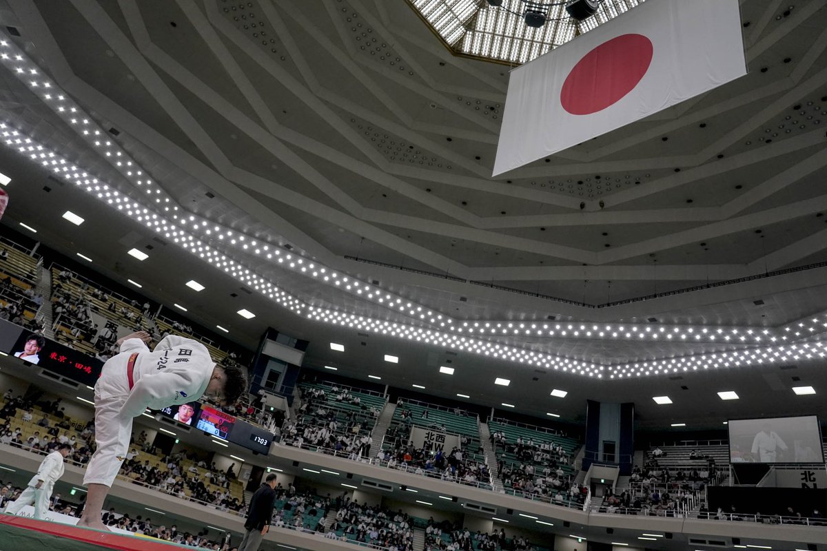 Goki_Tajima's tweet photo. ちょっと頑張ったから、両親を全日本選手権の畳に上がって貰えました。笑
会場の皆様の温かい拍手、とても力になりました、ありがとうございました。
また、挑戦します。
#PARK２４
#kazuyukiogawa https://t.co/RXtu5qapjz