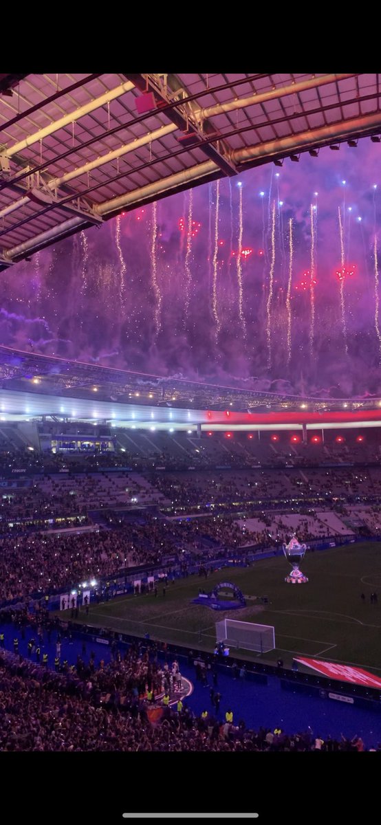 emiliesrxch's tweet photo. CHAMPIONS 💜🤍 @ToulouseFC https://t.co/zkyrixRPm0