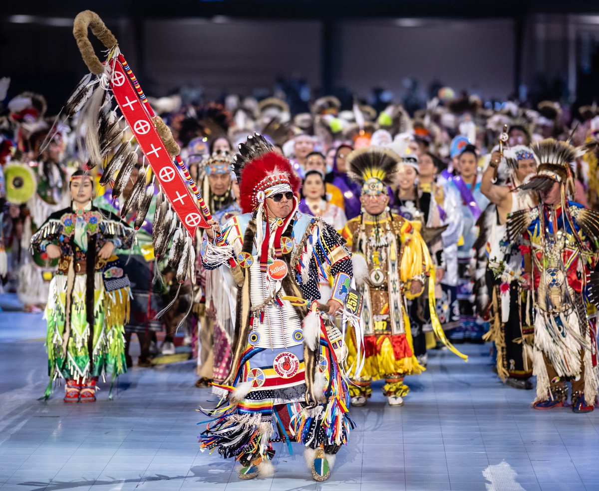 rosalesquique's tweet photo. Feels great to be back shooting again. These are images from the #gatheringofnations in #abq #newmexico for https://t.co/9cTVcosBZH #nativepride #indigenous#nativeamerican #powwow #nikonz9 https://t.co/sd6lYge6gO