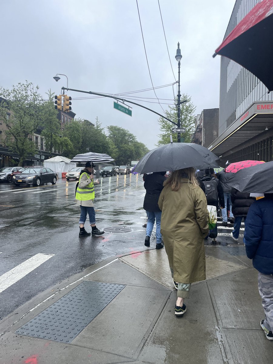 KathyParkPrice's tweet photo. Thank you to all those who served as safety marshals during @Sen_Gounardes and @LincolnRestler walk on Atlantic Ave. Until we #FixAtlantic, we need marshals to navigate the street safely! @JBlascoNYC @laceytauber @SindhwaniArvind @Carlos_Calz07 Donna Newton, Mia Perez @bdhowald + https://t.co/UZmDYdScgJ