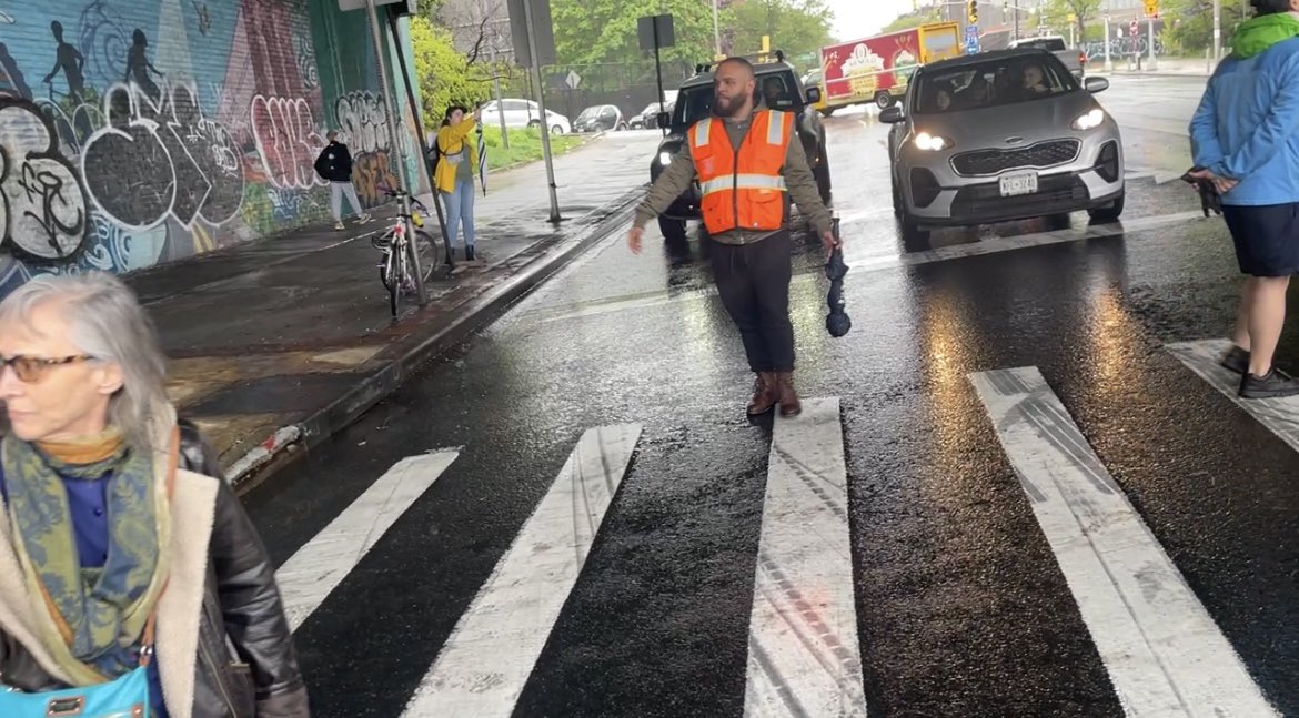 KathyParkPrice's tweet photo. Thank you to all those who served as safety marshals during @Sen_Gounardes and @LincolnRestler walk on Atlantic Ave. Until we #FixAtlantic, we need marshals to navigate the street safely! @JBlascoNYC @laceytauber @SindhwaniArvind @Carlos_Calz07 Donna Newton, Mia Perez @bdhowald + https://t.co/UZmDYdScgJ