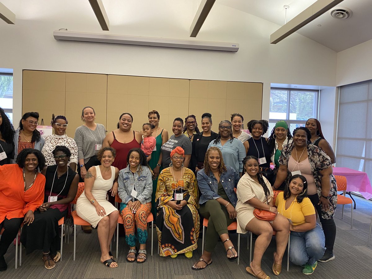 Y’all!! I had all of these beautiful melanated midwives ⁦<a href="/pitzercollege/">Pitzer College</a>⁩ !! I’m truly honored to share space with these folx who literally embody public health! Thank you Karie E Stewart for shepherding this picture.  ⁦<a href="/keishagoode8/">Keisha Goode, PhD</a>⁩ ⁦<a href="/JennieJoseph/">Jennie Joseph</a>⁩ ⁦