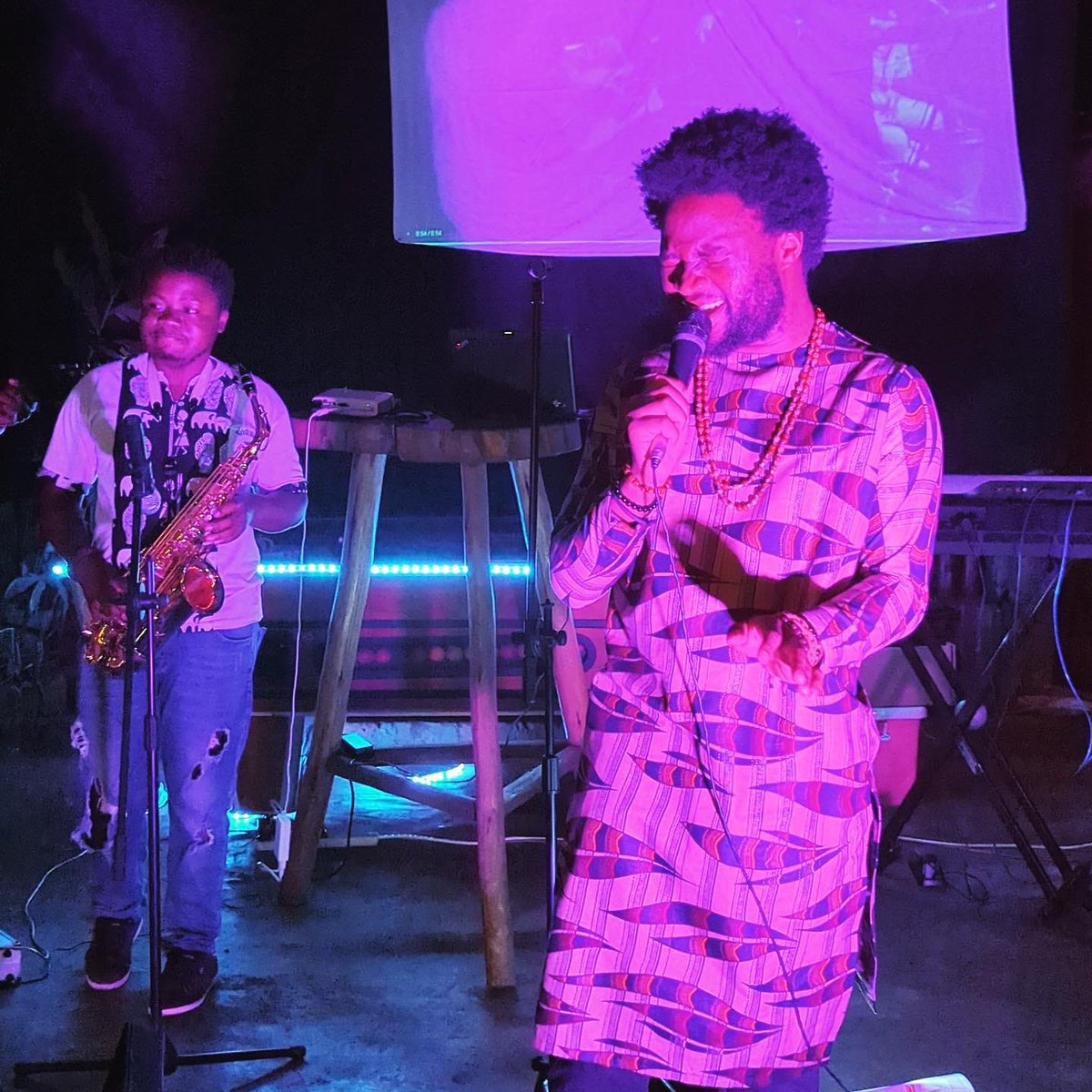 musicbeyond_org's tweet photo. Thank you all who came out tonight, and congratulations to @VinduYeremia @Yusubukasereka @salomonzagabe @Answer_Jonathan @shambahati for an incredible #JazzDay show in Kampala!🎺🇨🇩🤝🇺🇬🎶
#musicforsocialchange #buildempowerlead #musicislife @IntlJazzDay https://t.co/c9qzJCnKxU