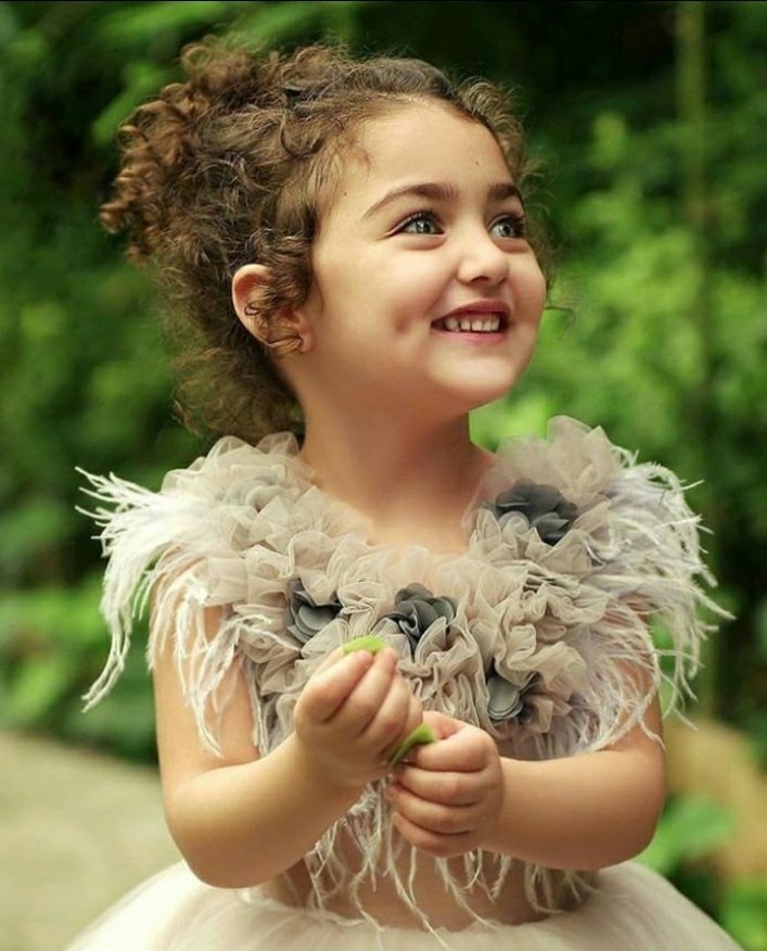 _ الحياة هكذا ... أيام تحبها ، أيام لا تفهمها ، أيام تسحق أشياء كثيرة فيك ، أيام لا تدري لماذا كان عليك عيشها ، وأيام تنتظرها ولا تأت
