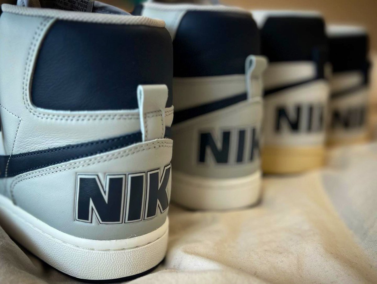 kaz1968snkrs's tweet photo. おはようございます☁️
#nike #ナイキ #Terminator #ターミネーター #blackandphantom #Georgetown #ジョージタウン #Darkobsidian #sneaker #sneakers #スニーカー https://t.co/OsZHapammF