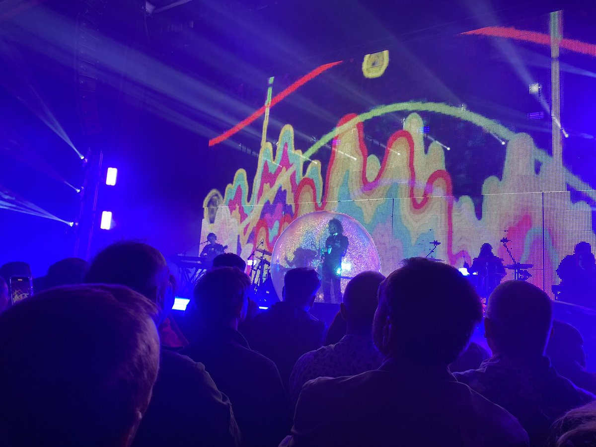 amjsmith89's tweet photo. Amazing Flaming Lips show in Manchester tonight! Most fun concert I’ve been to for a long time! https://t.co/mjRsvAzKUA