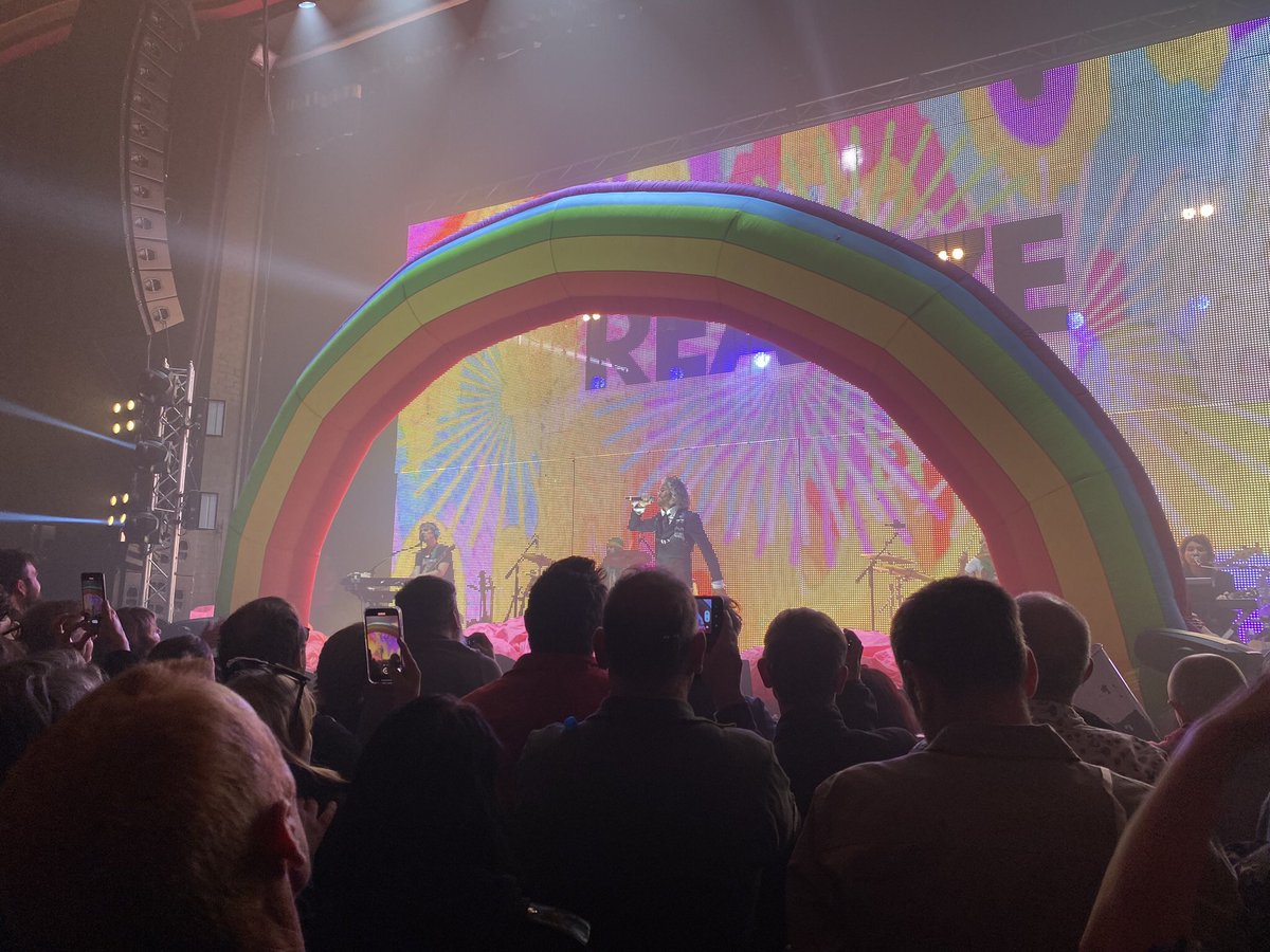 amjsmith89's tweet photo. Amazing Flaming Lips show in Manchester tonight! Most fun concert I’ve been to for a long time! https://t.co/mjRsvAzKUA