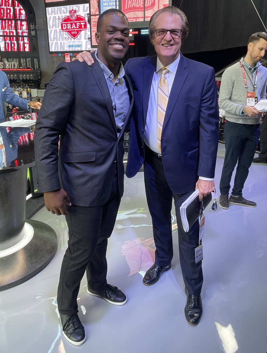 Jordan_Reid's tweet image. The rookie and the vet. Thanks for being such a great mentor and role model. Can’t thank you enough.
Happy 40 years of draft coverage, @MelKiperESPN! 🐐