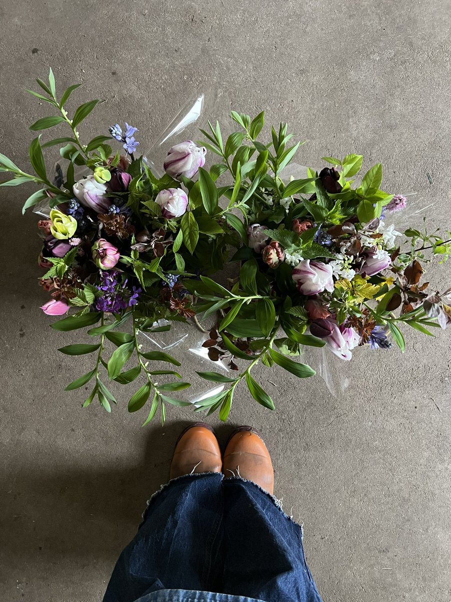 I v keen on the flaars we did today x #flaars #churchflowers #weddingflowers 
#somersetflowers #somersetwedding  #bruton #wincanton