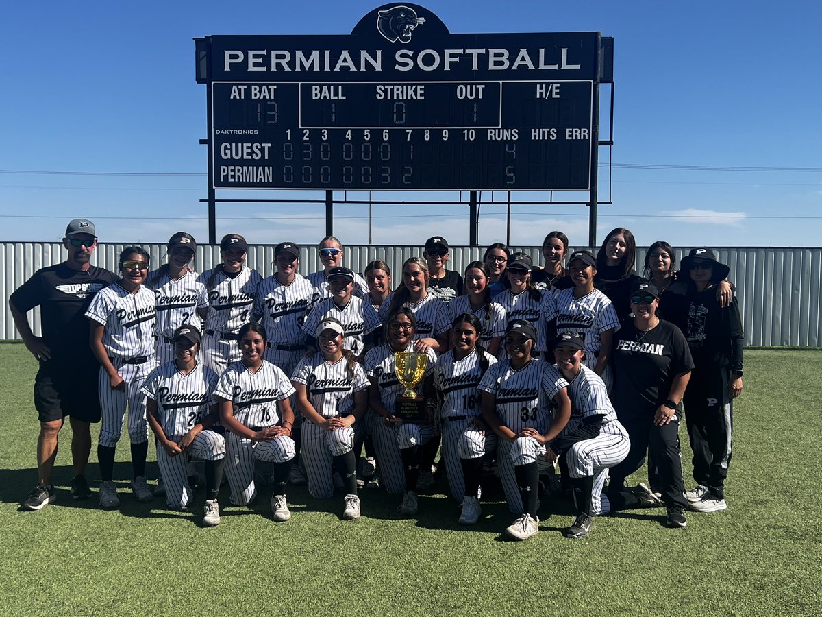 The fight these young ladies have is AWESOME!!! I love the talent and the drive they have!! Bi-District Champs!!!  <a href="/christinarg2289/">christinagarcia</a> @c_hernandez20 <a href="/casey9elizabeth/">Casey Werner</a> <a href="/coach_torres2/">Coach Torres</a>