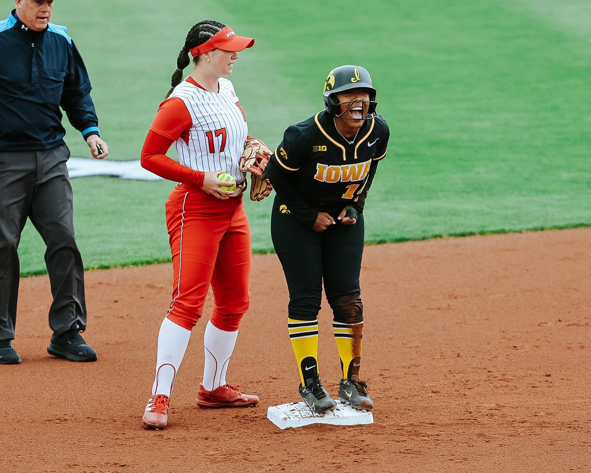 Nia Carter is 𝙃𝙀𝙍 👑

After her 4-for-4 performance today here is where she stands with 8️⃣7️⃣ hits on the season!

𝟭𝘀𝘁 in the <a href="/B1Gsoftball/">Big Ten Softball</a> 
𝟮𝗻𝗱 in the <a href="/NCAASoftball/">NCAA Softball</a> 
𝟯𝗿𝗱 in single-season history at Iowa

#Hawkeyes