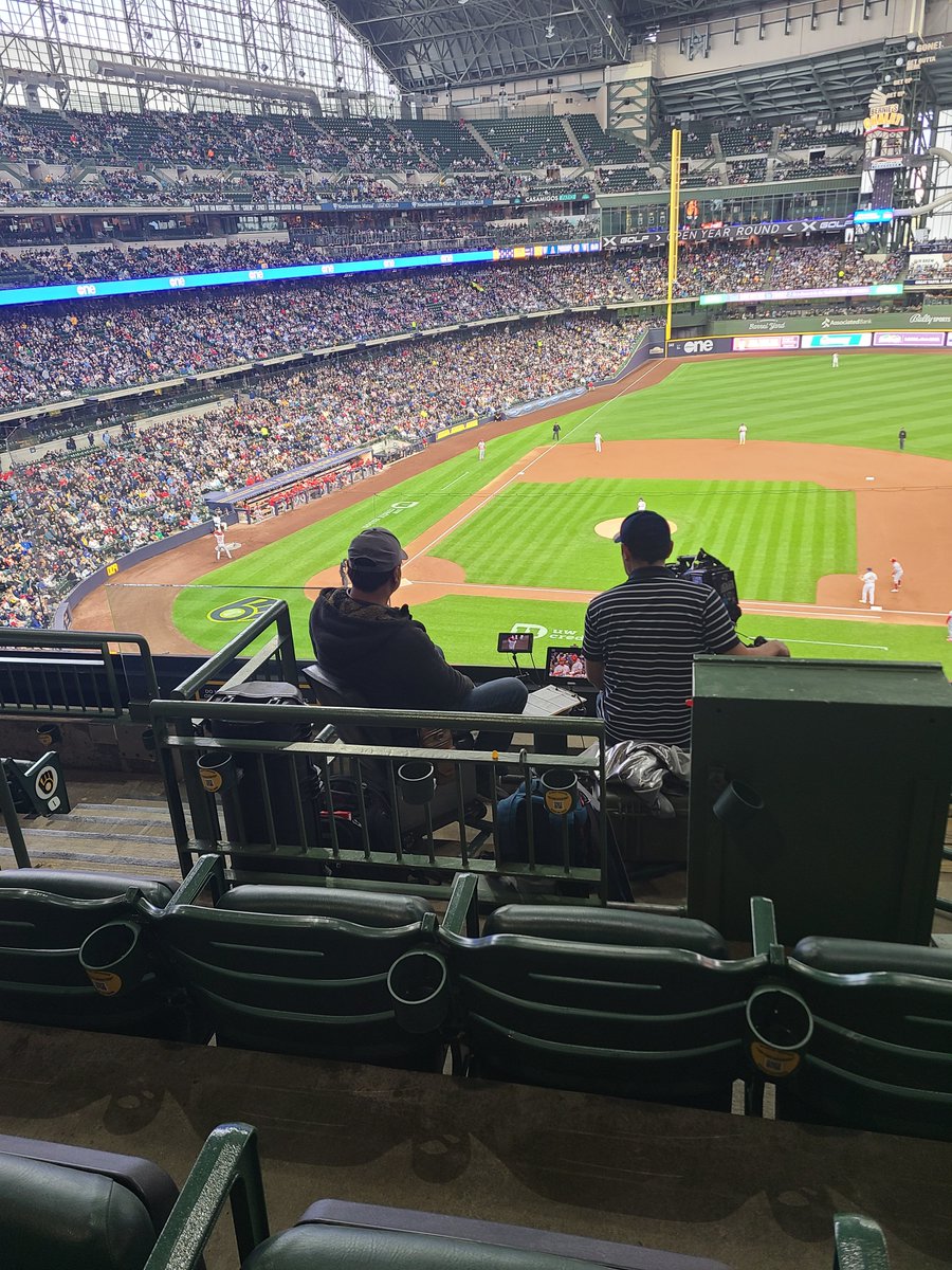 billelliottjr's tweet photo. Hey @Brewers , how are these not obstructed seats? https://t.co/jcHV2mHAMD