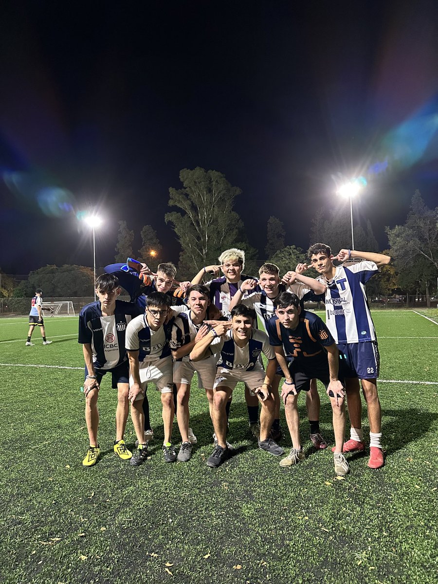 LautyVallino's tweet photo. Los clasicos no se juegan, los clasicos se ganan 2.0😉

Tw Talleres 5 - 2 Tw Belgrano https://t.co/zEx6UsFCkP