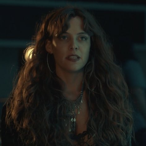 milfphiles's tweet photo. like this hair? she was on a mission to end my life https://t.co/6RfSfeyQYD