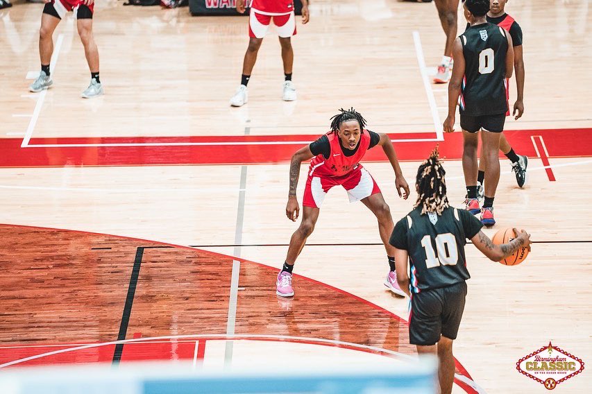 HawksEliteAAU's tweet photo. 17u Gold Game 2 Stats vs Born to Impact @OntheRadarHoops: 

@JoeWimberly_ 20p-4a-3r-3s
@1_Klipp 16p-7r-2b
@adkins21j 12p-4r-4a-2s (2 3s)
@Broskkkiiiii 10p-5r-2s

Next Game vs Sun 1:55pm https://t.co/MpWwTOAjcb