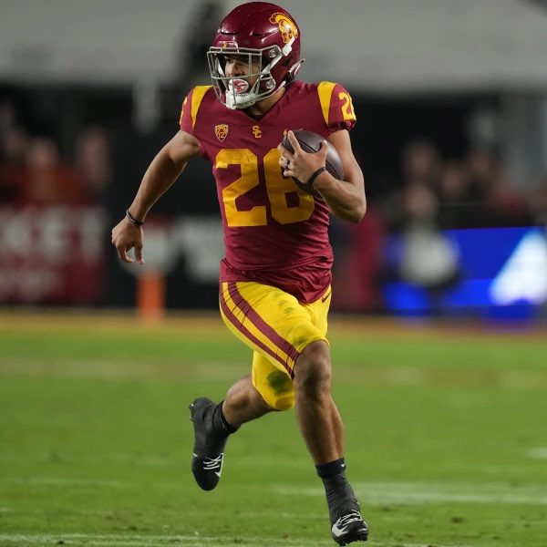 NYJets_Media's tweet photo. The New York Jets are signing UDFA RB Travis Dye - USC/Oregon (Per @JamesCrepea) https://t.co/fh7EO3x04b