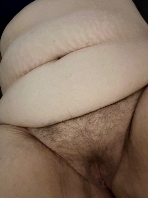 Who likes my belly &amp; fat ass pussy? https://t.co/uTqDAuqRPB