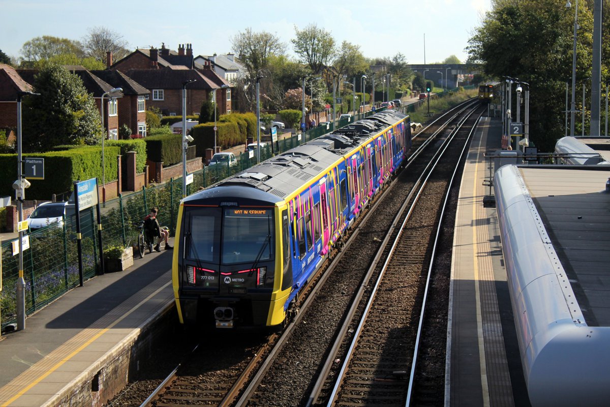 303032_trains2 tweet media