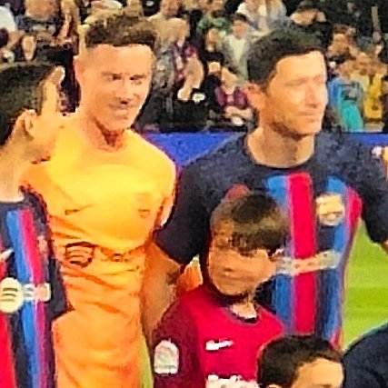 Chuaskys's tweet photo. Que puedas estar tan cerca de tu ídolo no tiene precio. El día más feliz de su vida. @mterstegen1 #xavistegen @FCBarcelona_cat #LaLiga #porteros #portero #terstegen #futbol #BarcaBetis https://t.co/HOM8gaATXE