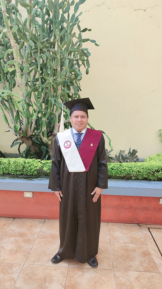 26bermeo's tweet photo. Un nuevo reto y desafío ha finalizado, vamos por más. Magíster de la República del Ecuador 🇪🇨 🎓🧑‍🎓
#USGP
#IMF https://t.co/MRrgAYx3j8