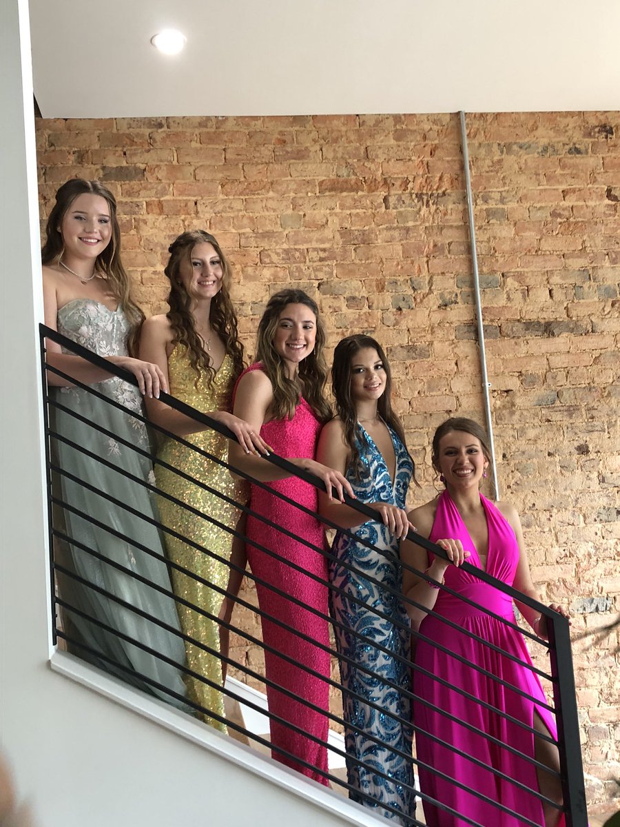 JenCarroll74's tweet photo. Prom Ready! Enjoy every minute. #intentional https://t.co/W37fNNvQVD