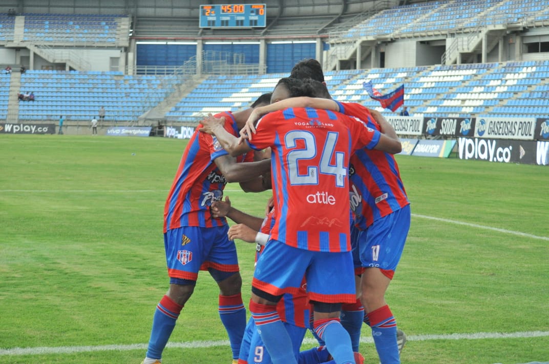 ¡Triunfo del Ciclón con  efervescencia volcánica! 🌋