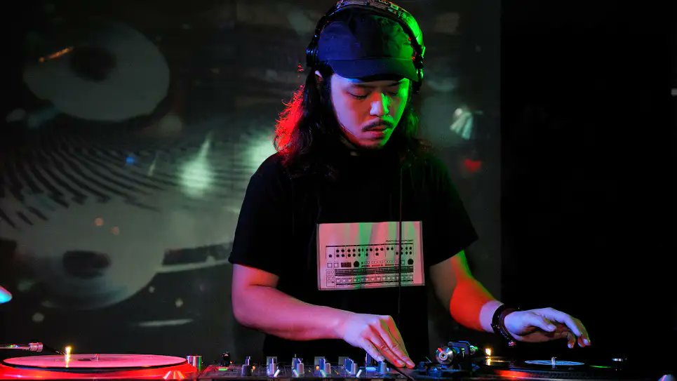 TheOnion's tweet photo. Avant-Garde DJ Really Gets The Dance Floor Thinking https://t.co/jmR9YXFjGp https://t.co/4phUa4dozf