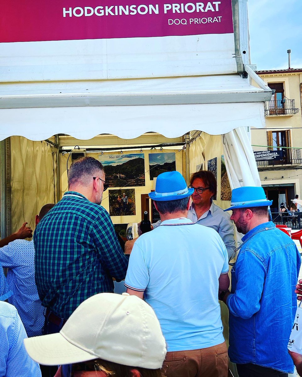 francesc_cerro's tweet photo. Gràcies @firadelvifalset per organitzar una fira tan especial. I moltes gràcies a la @saraprez3 #VinateriaAguiló @HostalSport #casparhodgkinson @LloydMilen #FloBoullier &amp; #Ed per haver sigut tan bons amfitrions i tan bona companyia! 🍷 https://t.co/yvvXHDkZ8X